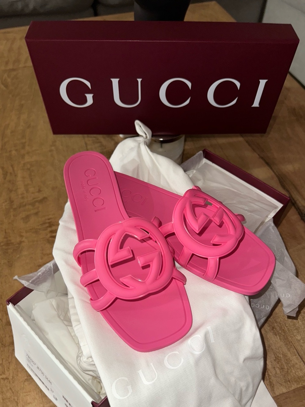 100% Gucci Pink Rubber GG Slide Sandals - Picture 7 of 8